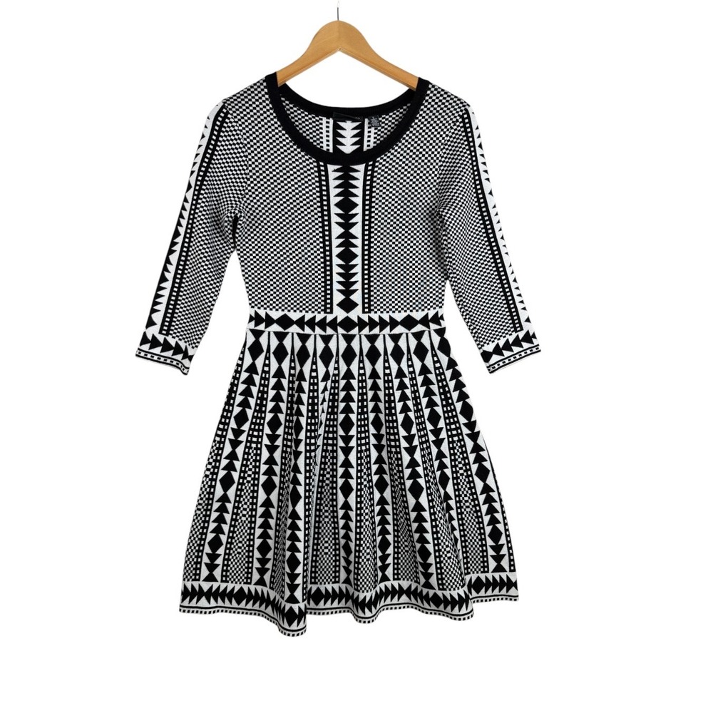 Nina Leonard Geometric Print Fit & Flare Sweater Dress size Small Black/White
